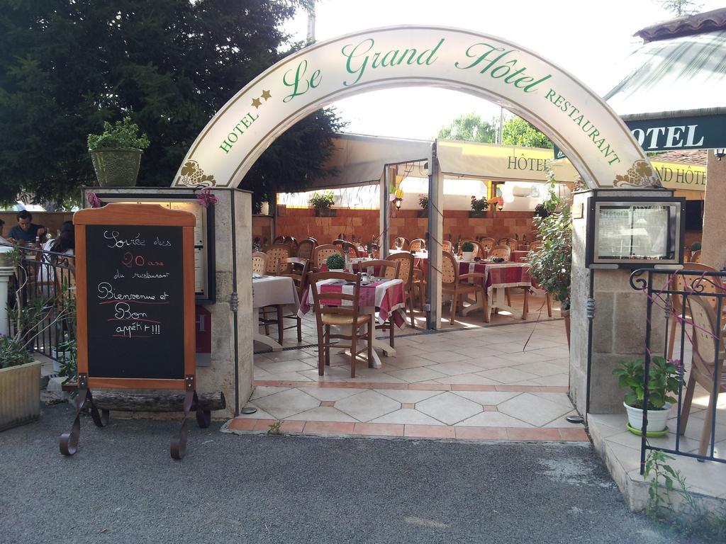 Le Grand Hotel Aups Exterior photo